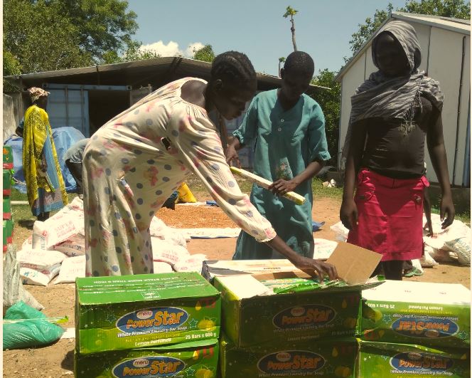 SOUTH SUDAN: Food aid at camp for internally displaced persons provided through Salesian Missions funding