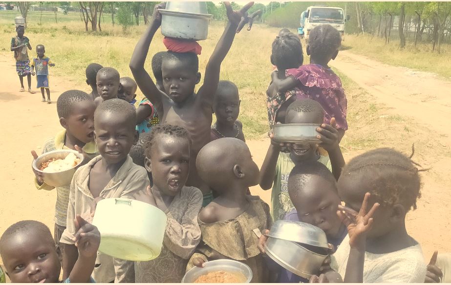 SOUTH SUDAN: Internally displaced persons receive food through Salesian Missions
