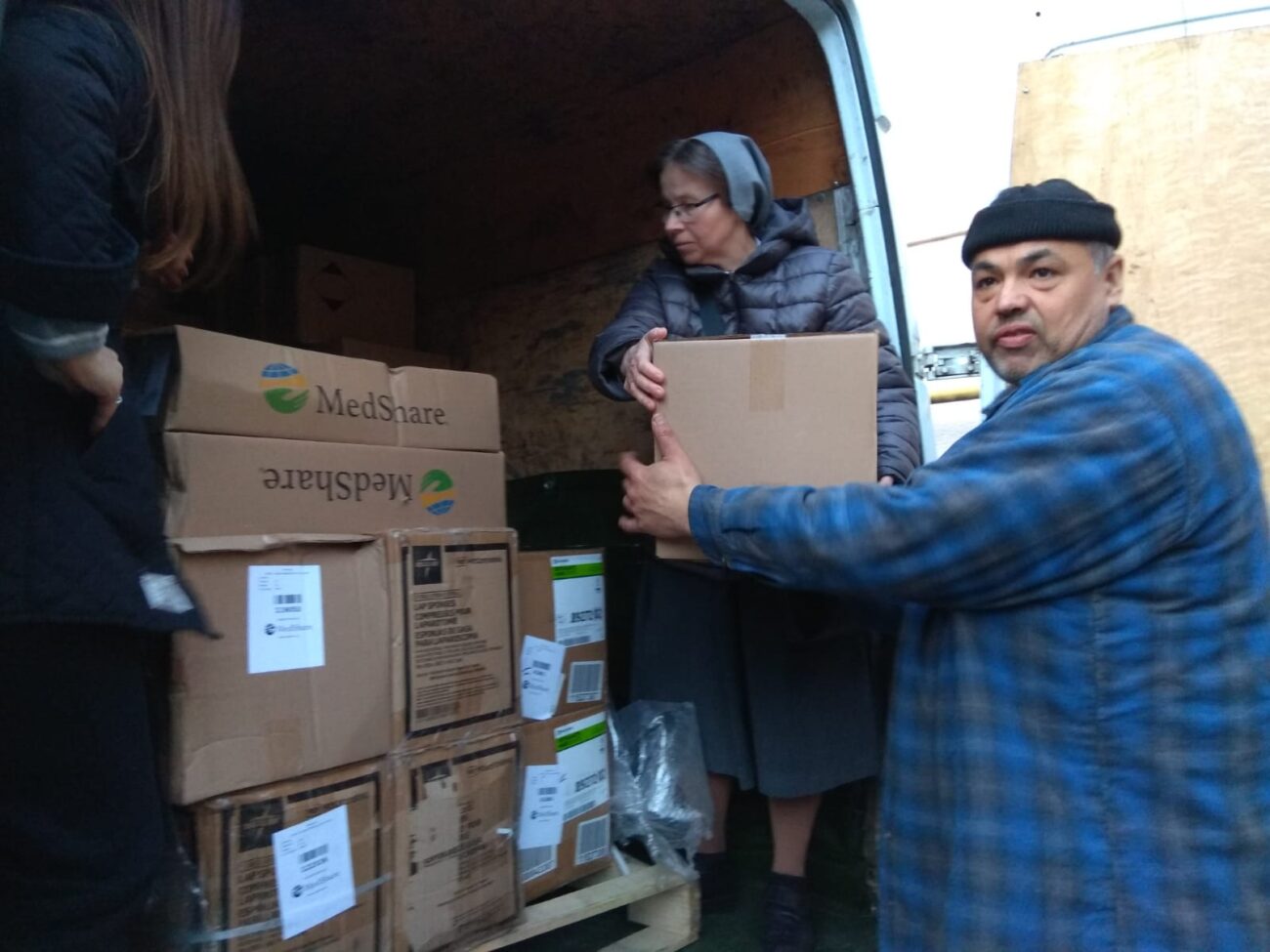 UKRAINE: Medical supplies reach internally displaced through partnership