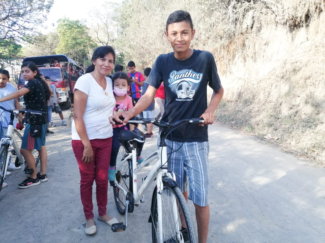 April 2024 PR - EL SALVADOR: Youth receive laptops, bicycles thanks to Salesian Missions