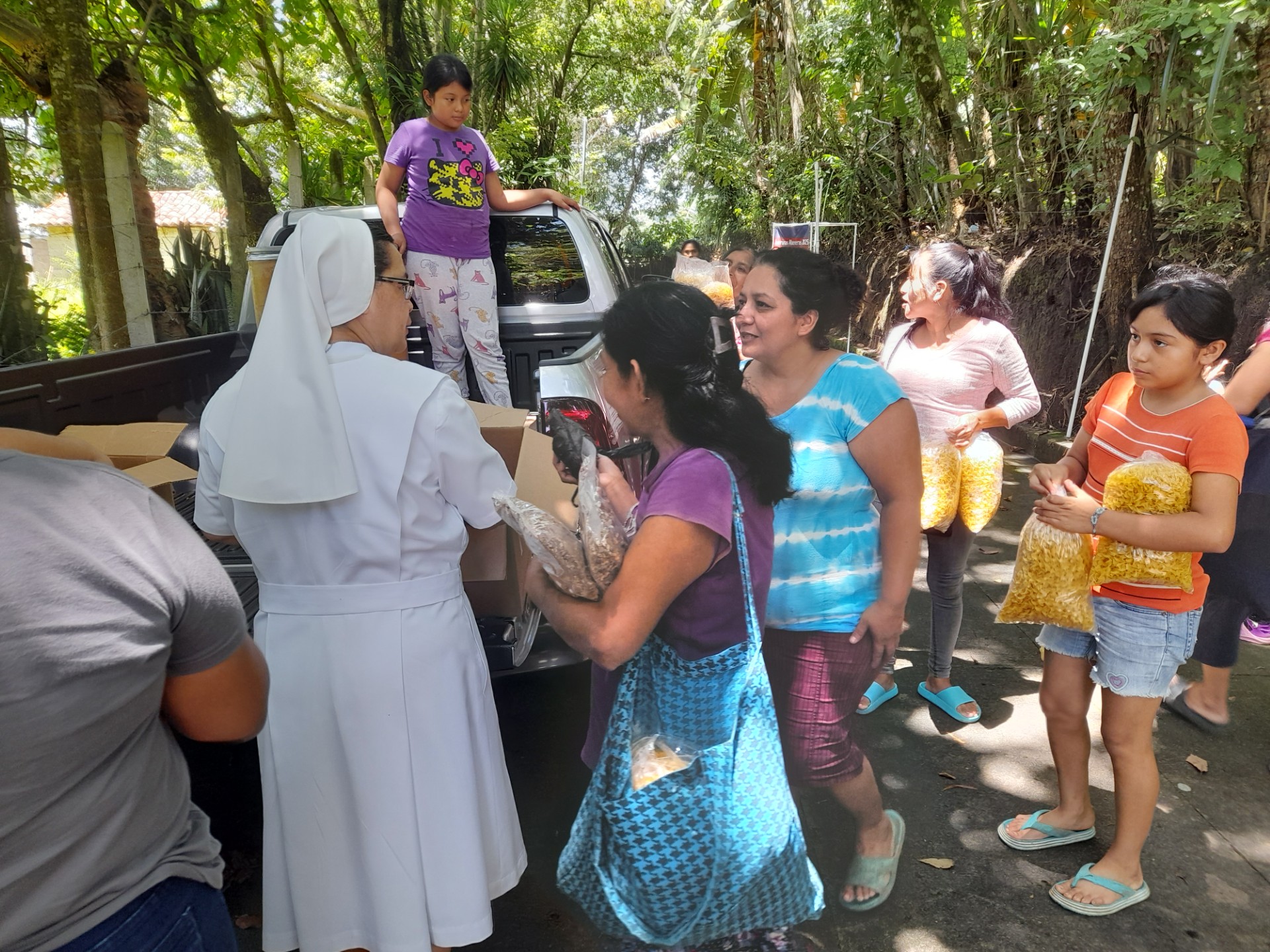 EL SALVADOR: Salesian sisters have new truck to carry out mission work thanks to donor funding from Salesian Missions