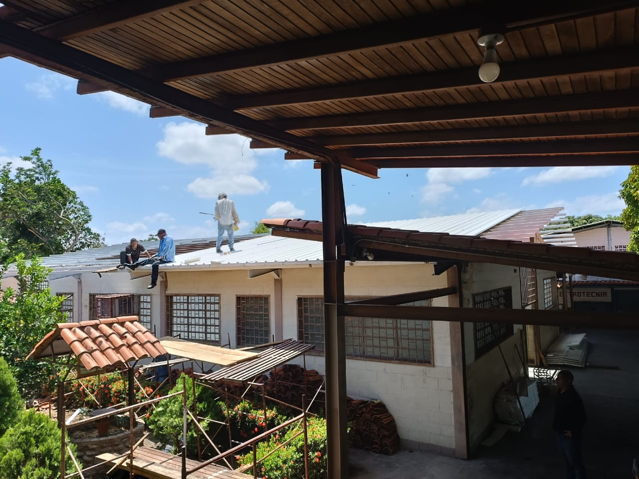 VENEZUELA: Salesian Entrepreneurship School finishes roofing project thanks to donor funding from Salesian Missions